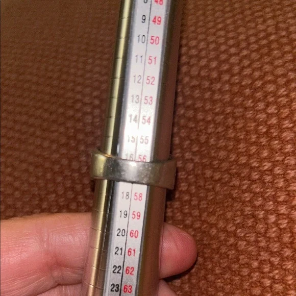 Stunning Silver Ring with Clear Gemstone - Picture 7 of 7